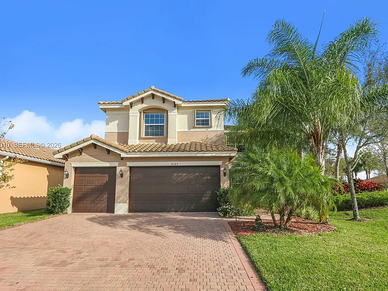 8185 Fiera Ridge Dr — Photo 2