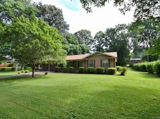 402 Pinecroft Ln, Spencer, NC 28159