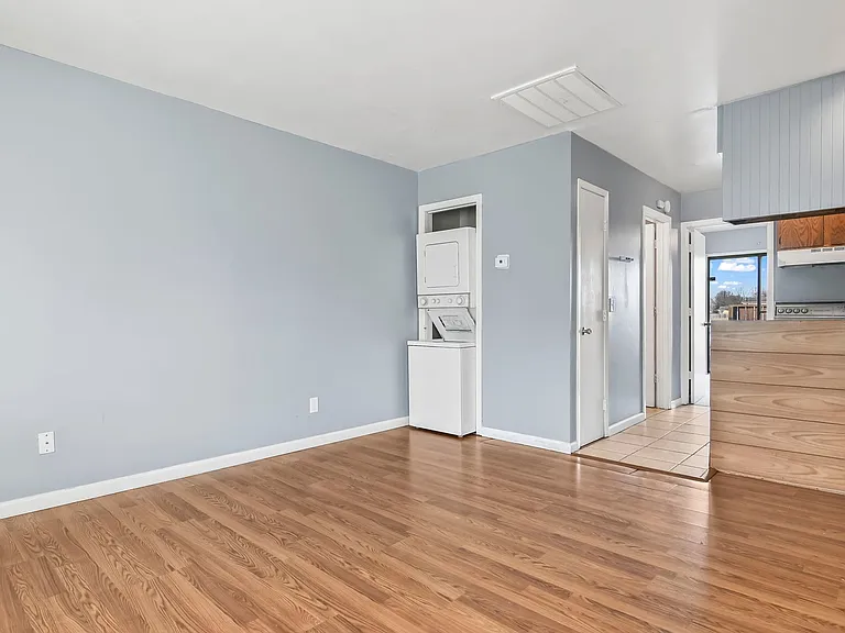 2832 Stanton St — Photo 2