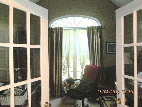 3rd image of 160 Deer Run Ln