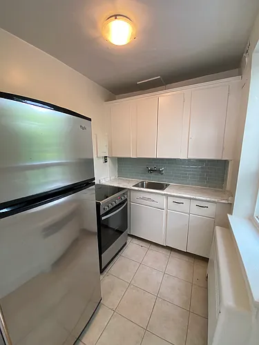 1233 Yonge St Photo 1