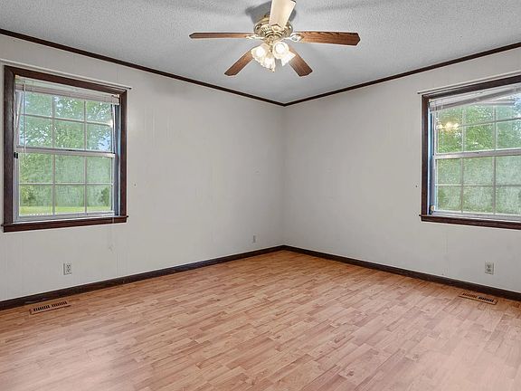 3rd image of 253 Grandstaff Dr