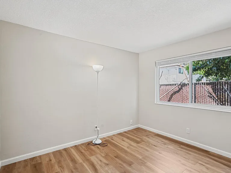Bellflower Apartments — Photo 9