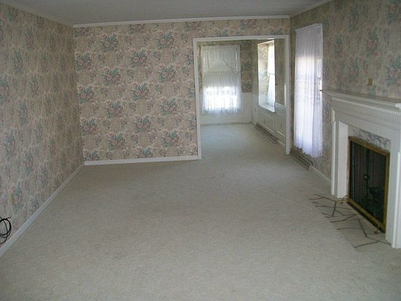 Living rm to dining rm