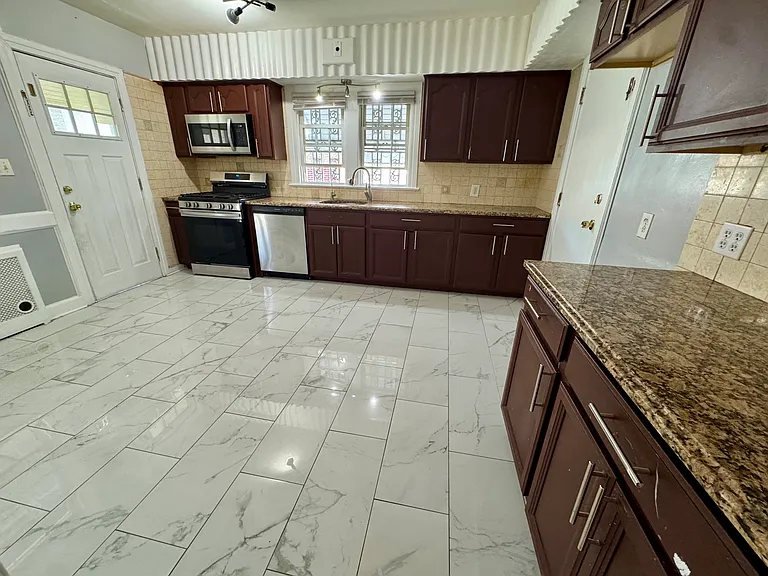 28-32 Lenox Ave #1 — Photo 8