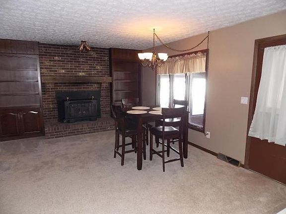 5th image of 7340 Woodale Dr N
