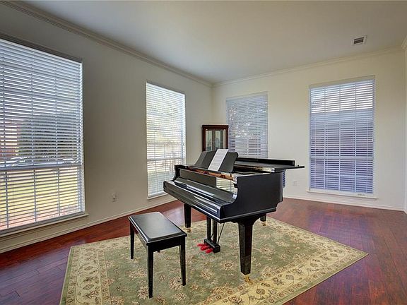 5th image of 8109 Luna Dr