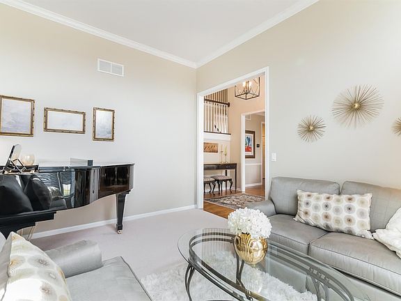 5th image of 4486 Lake Forest Dr E