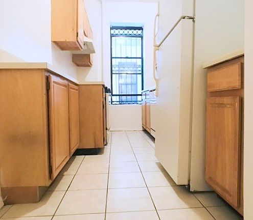 4th image of 35 Central Park N APT 1D
