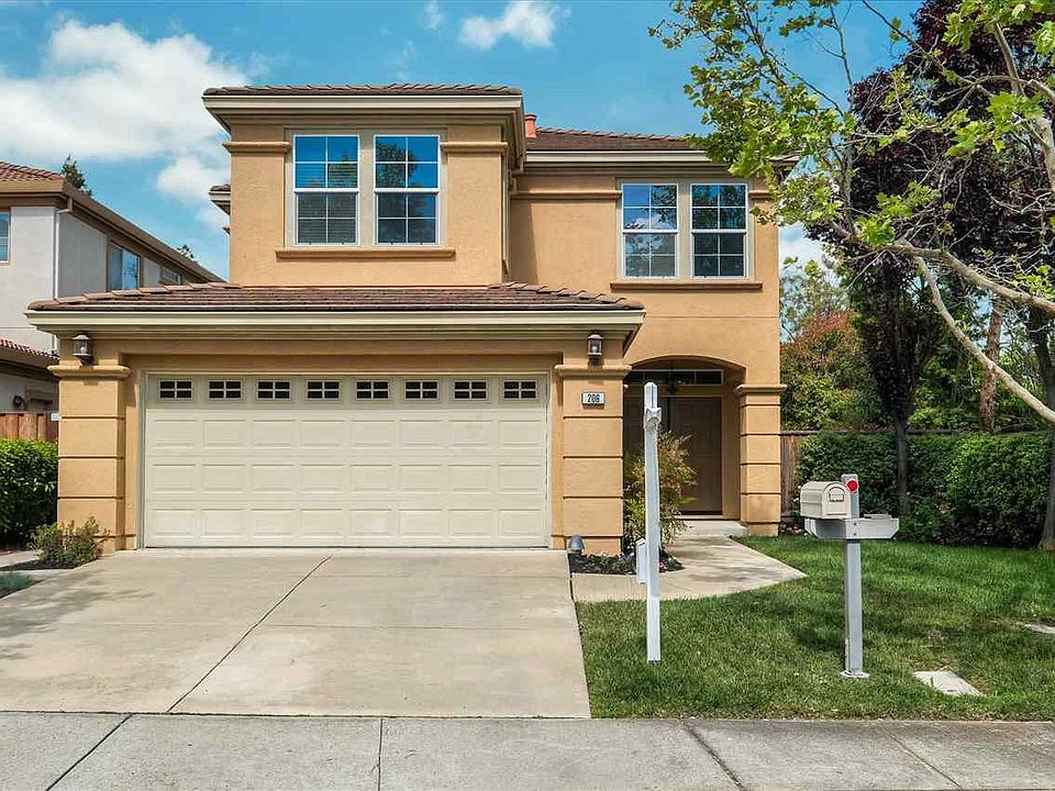 2nd image of 206 Azalea Ln