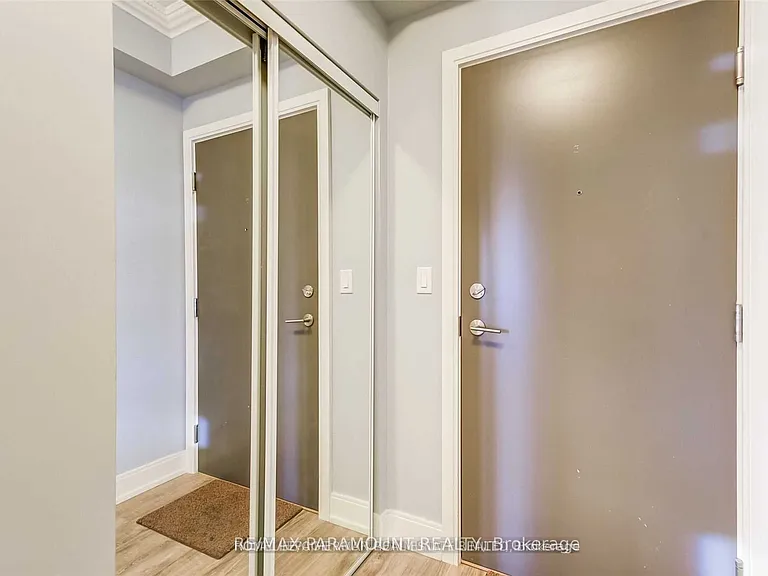 9600 Yonge St #706B — Photo 2
