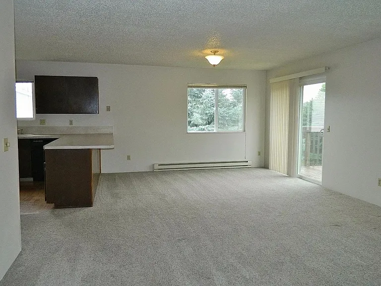 129 Hawthorn Ave — Photo 3
