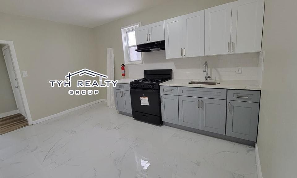 1st image of 54 11th Ave W #3