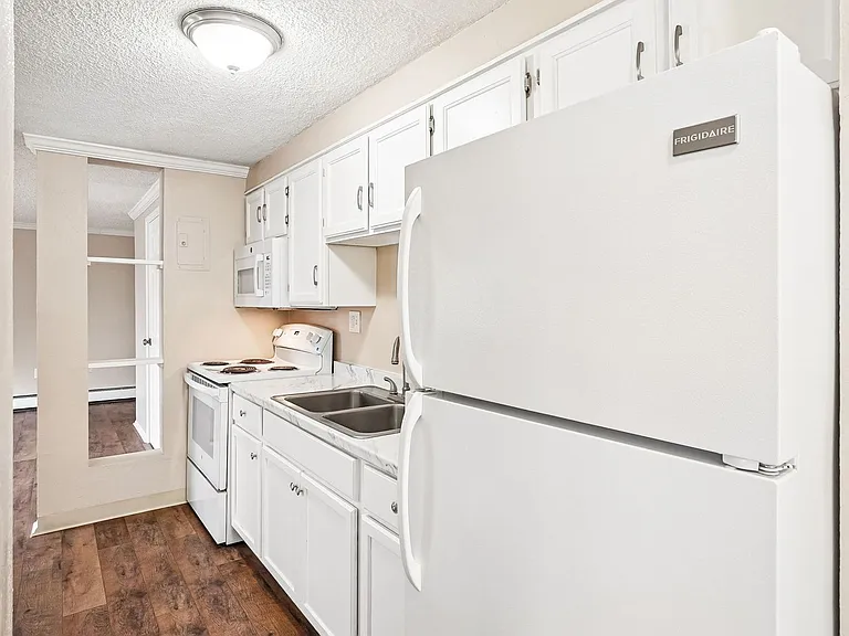 Knollwood and Tanglewood Apartments — Photo 47