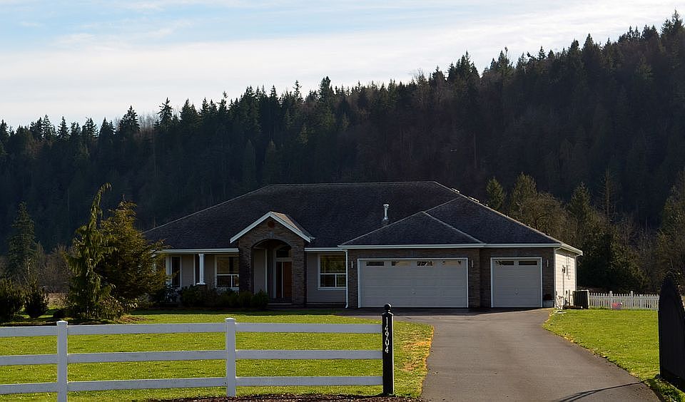 Amazing Home on 5ac.