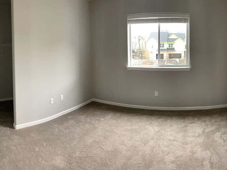 807 Water Ave NE — Photo 2