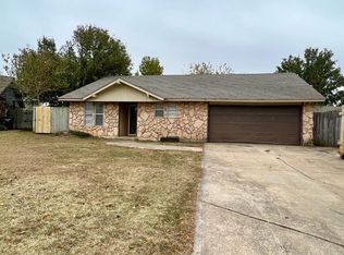 604 SW 26th St, Moore, OK 73160