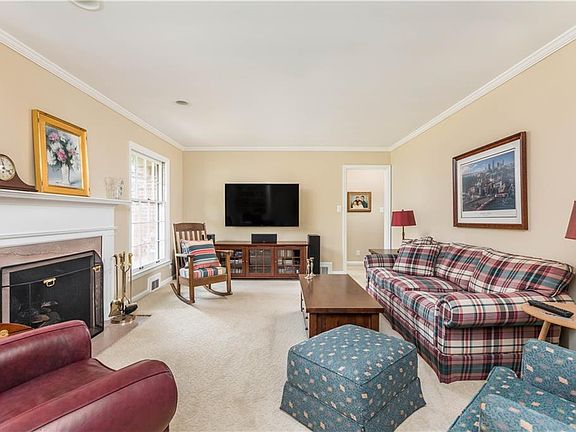 5th image of 925 Forest Boulevard North Dr N