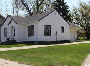 105 E 6th St, Adrian, MN 56110