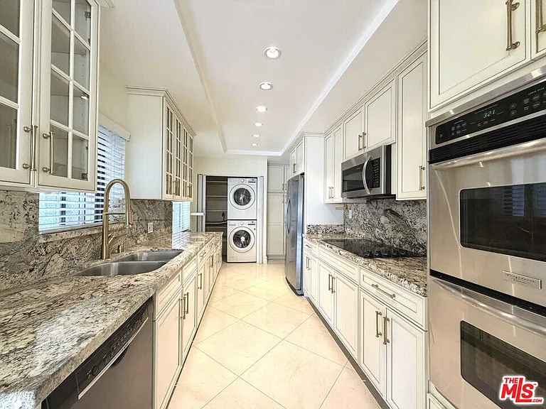121 S Palm Dr #404 — Photo 17