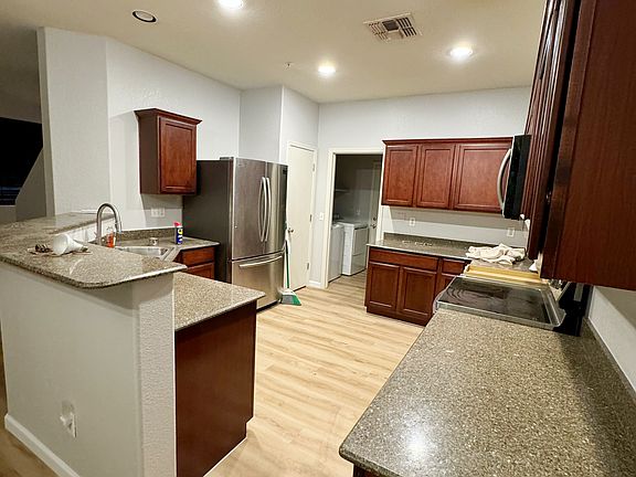 3rd image of 3040 E Dunbar Dr