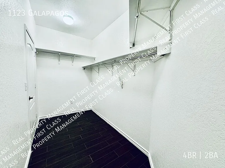 1123 Galapagos — Photo 9