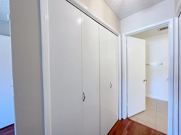 5th image of 350 S Oakland Ave Unit 209