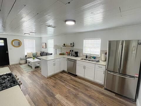 5th image of 2402 Santa Rita St