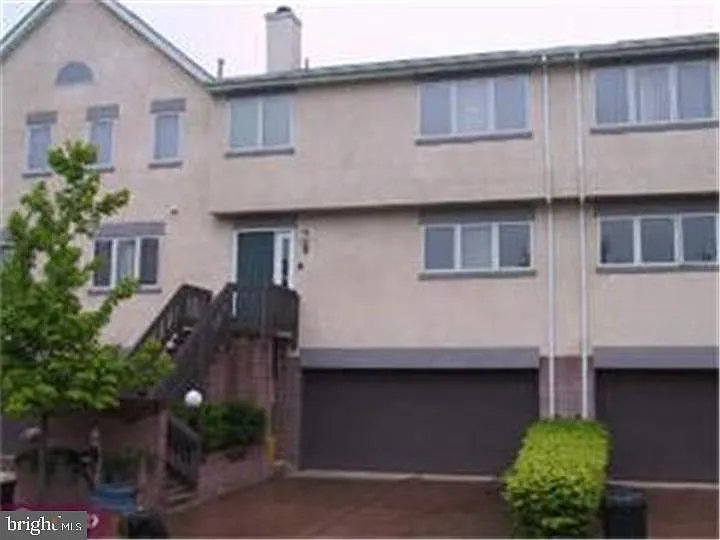 9 Lexington Ct — Photo 1
