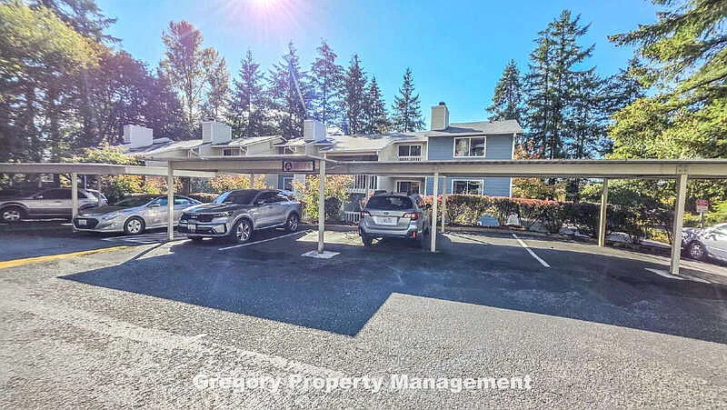 2 bed, 1.0 bath, 844 sqft, $2,200 — Photo 2