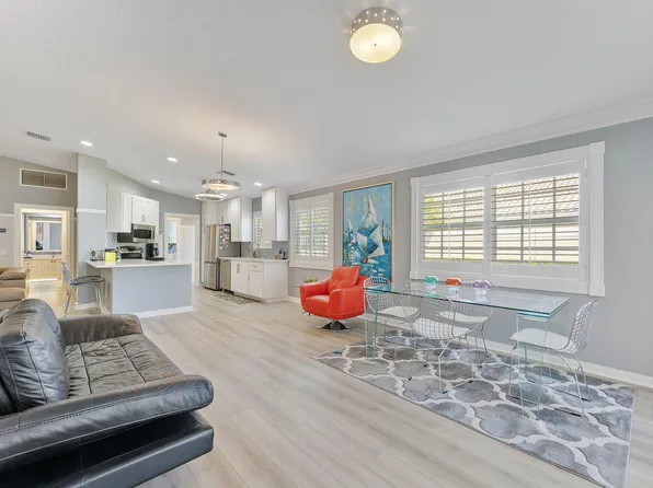 8210 Saint Johns Court, Wellington, FL 33414
