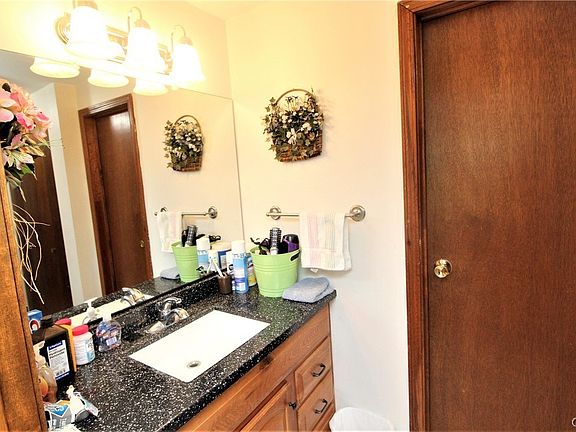 3rd image of 113 Golfcrest Cir