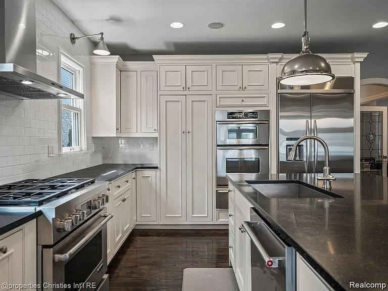 731 S Bates St — Photo 14