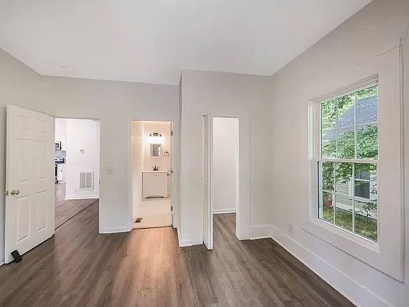 5th image of 112 N Guthrie Ave
