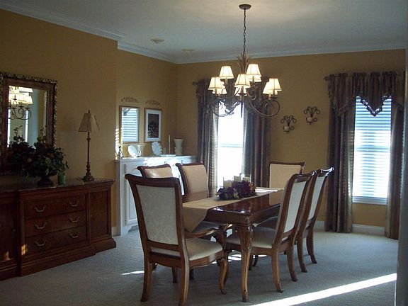 3rd image of 804 Lakeview Dr