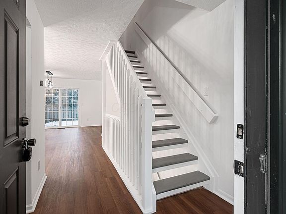 4th image of 4049 Parkcove Dr #19D