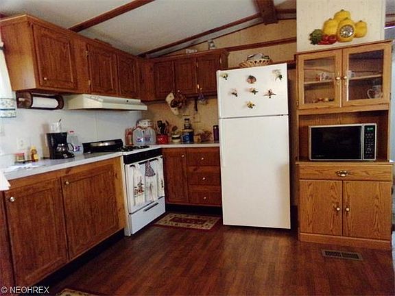 5th image of 71 Harold Dr