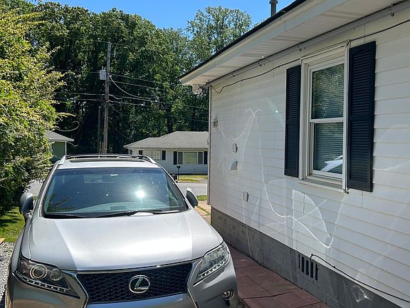 2nd image of 2543 Glendale Cir SE