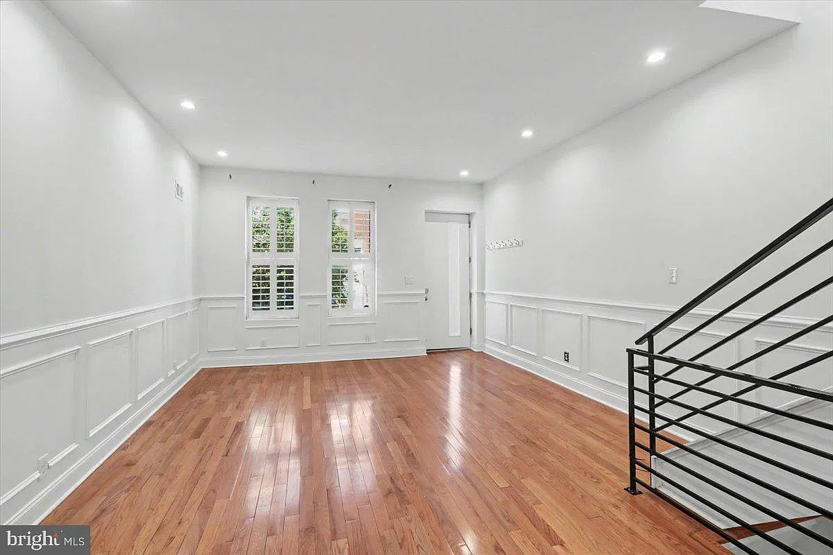 3 bed, 2.5 bath, 2196 sqft, $2,650 — Photo 3