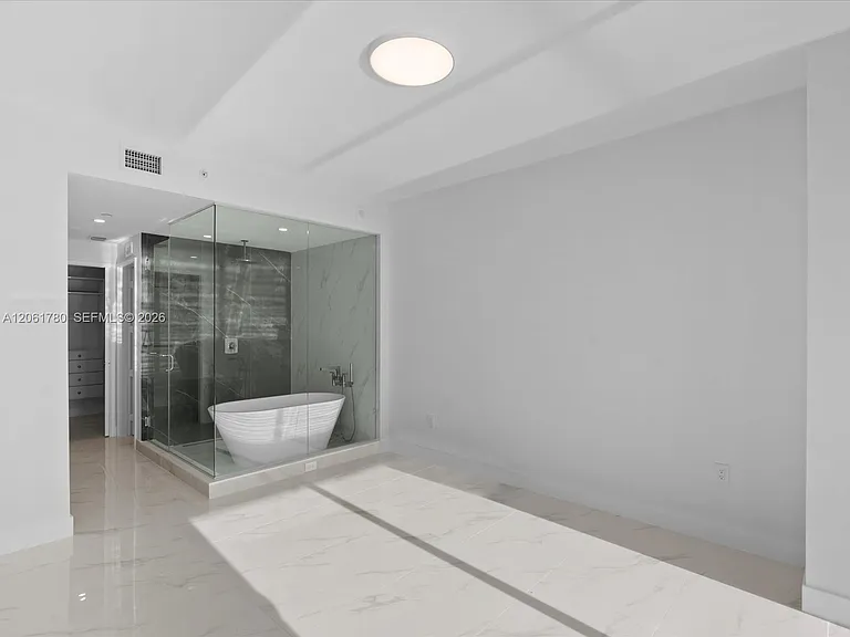 700 NE 24th St #503 — Photo 19
