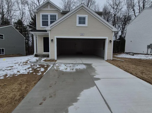 1204 Cedarwood Dr, Greenville, MI 48838