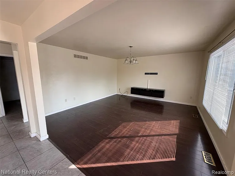 5164 Crowfoot Dr — Photo 14
