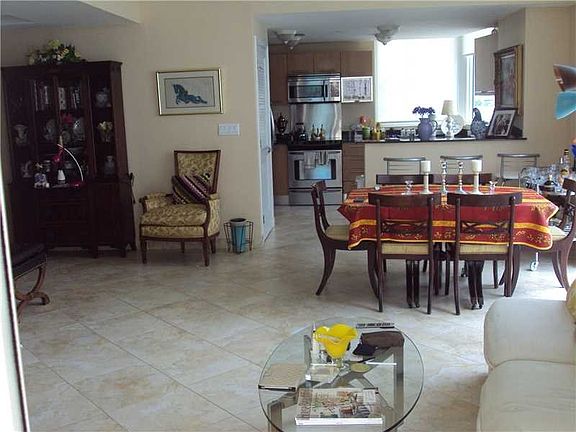 4th image of 3000 NE 188th St APT 407