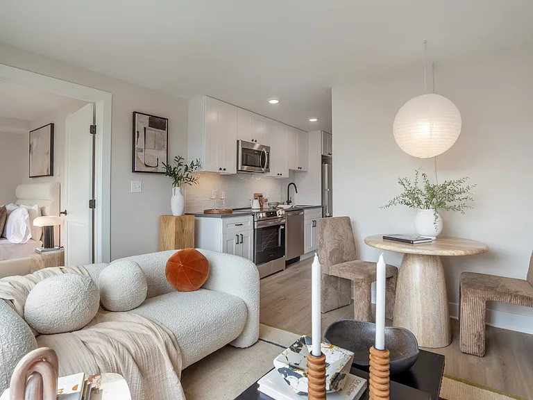 Connecticut House Apartments — Photo 37