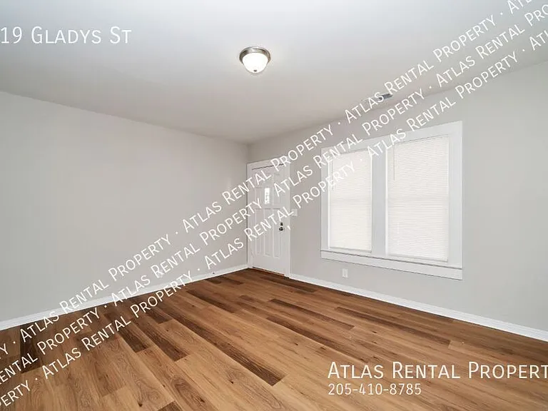 419 Gladys St — Photo 6
