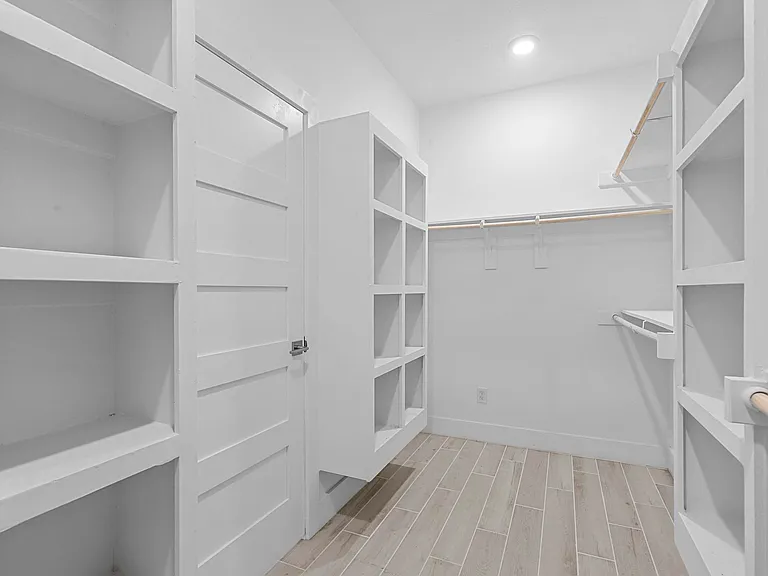 4013 Legend Trl — Photo 31