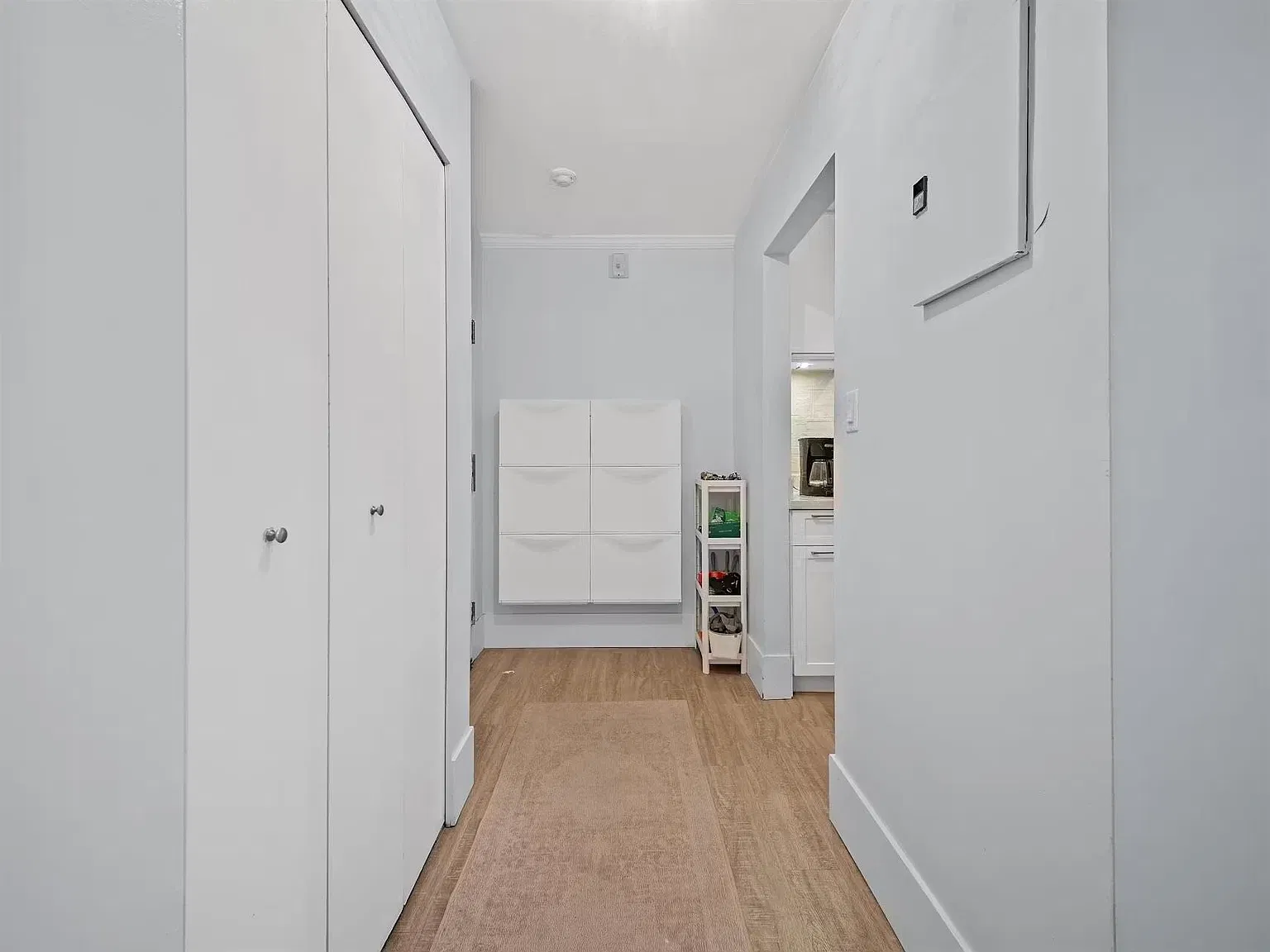 1 bed, 724 sqft, $2,300 — Photo 3