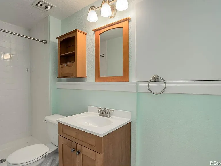 1328 Amherst St — Photo 28