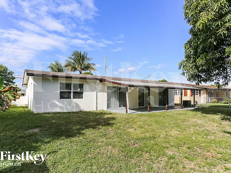 2230 NW 42nd Ave — Photo 15