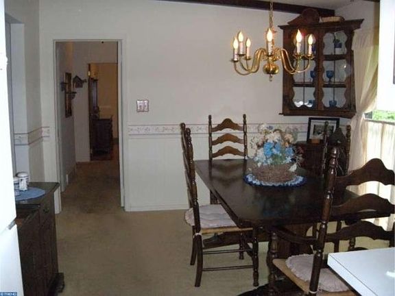 5th image of 259 Carpy Ave